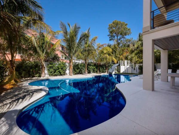 Lido Key Ten Bedroom Steps to  Beach Luxury Rental Walk to St. Armands Circle WOW!